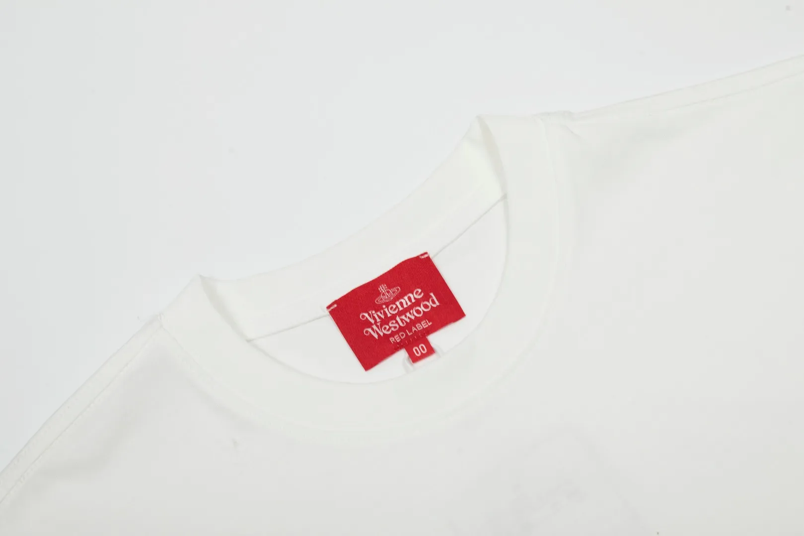 VIVI992# "Top hot style" vivienne west wood Queen Mother of the West Heavy Industry Splash Printed Short Sleeves Top Hot Style in 2025 ✅240g 32 count high-density double yarn pure cotton, comfortable and breathable fabric ✅Heavy Industry Splash Print Logo, the upper body effect is very beautiful, the rate of return is high, the same style for men and women Size: XS-L Color: White, Black